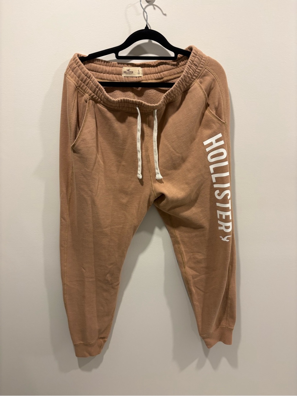 Hollister women’s Tan/Cream Sweat Joggers with Side Logo